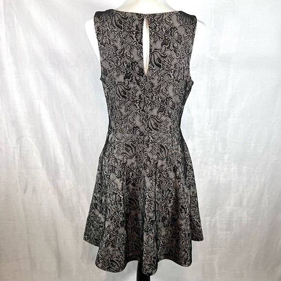 Express black and nude lace illusion fit and flare dress size medium NWOT - Picture 5 of 6